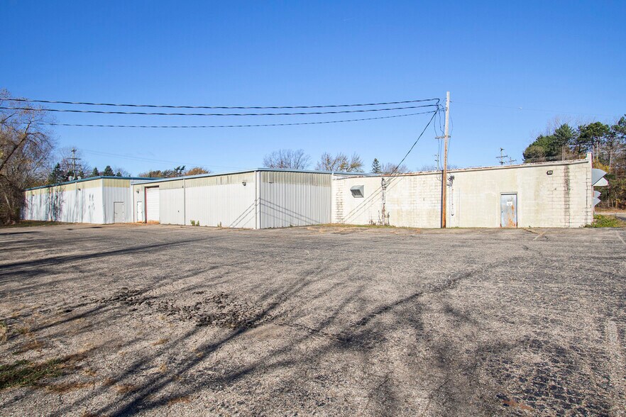 More Photos Of 100 Aylworth Ave, South Haven Manufacturing For Lease