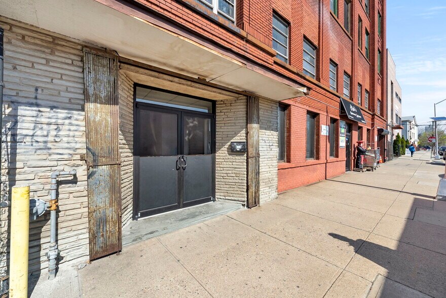 More Photos Of , Newark Unknown For Sale