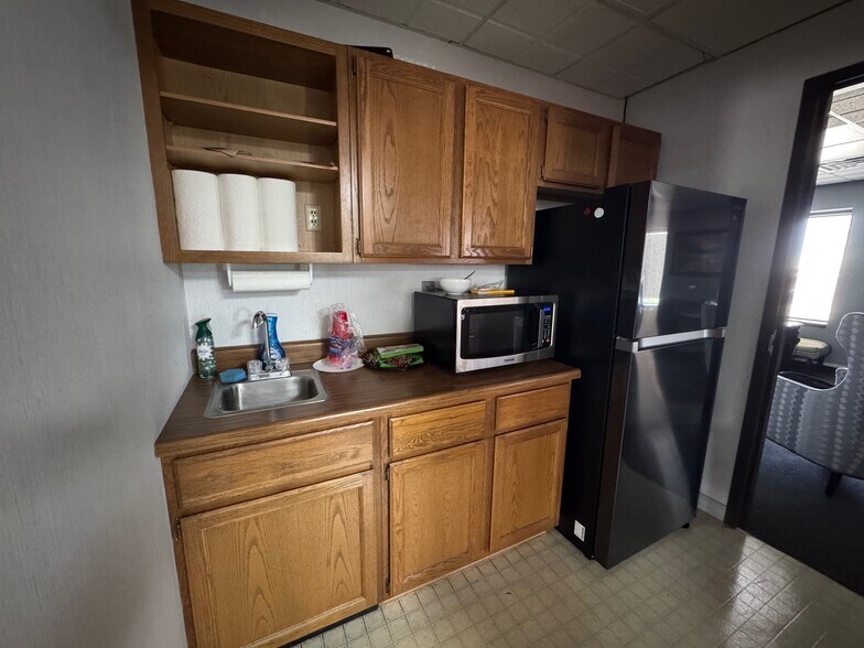 More Photos Of 13720 E 42nd Ter, Independence Office For Lease