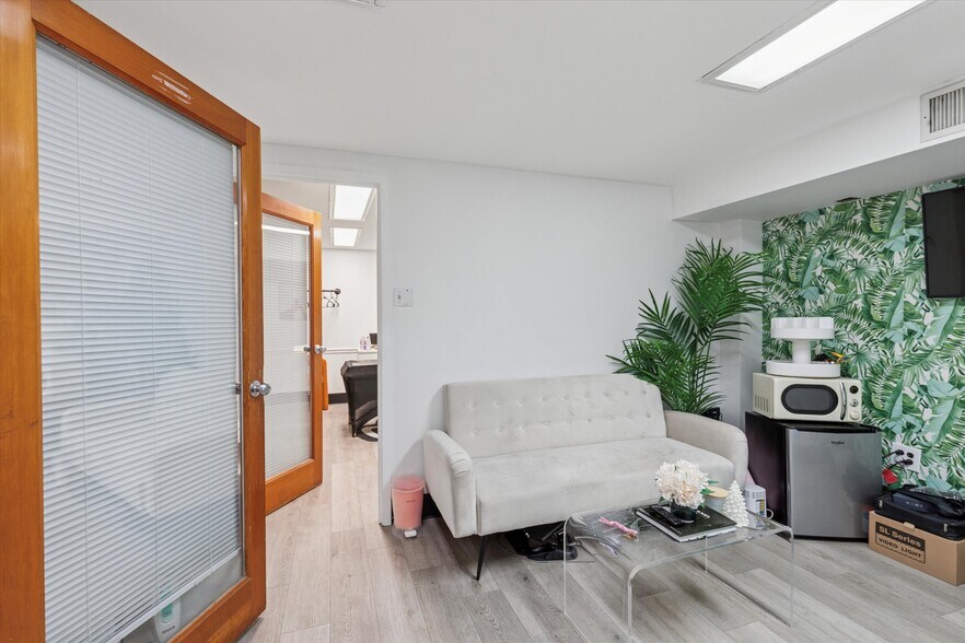 More Photos Of 119 S Easton Rd, Glenside Office For Sale