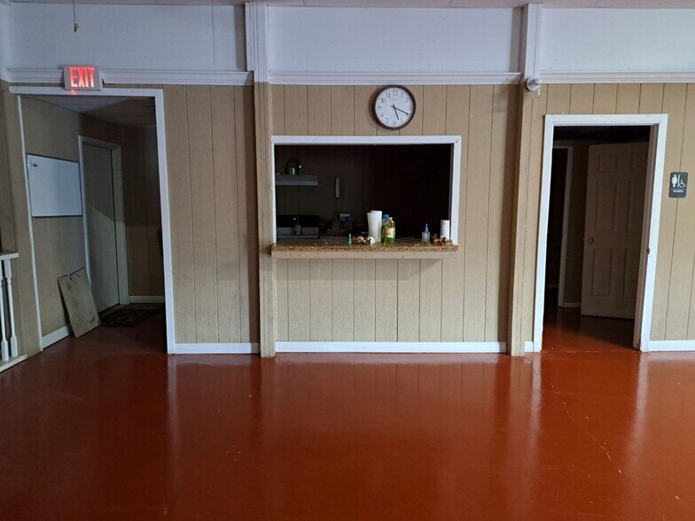 More Photos Of 107 13th St, Moundsville General Retail For Sale