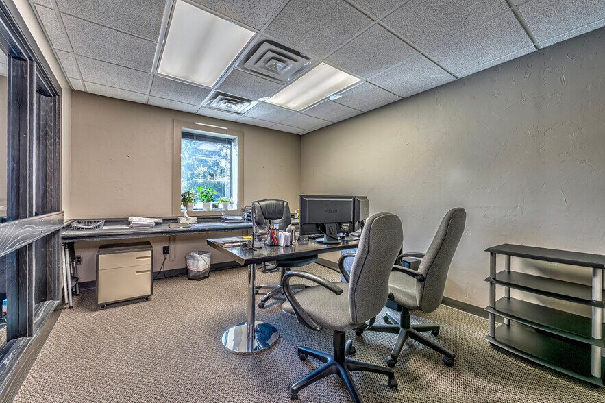 More Photos Of 921 N Lahoma Ave, Norman Light Manufacturing For Sale