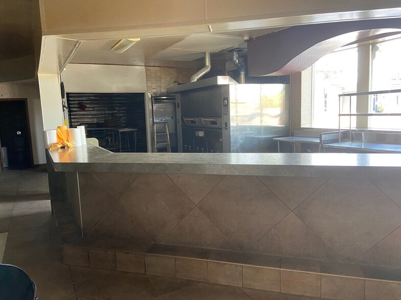 More Photos Of 815 W College Ave, Appleton Restaurant For Lease