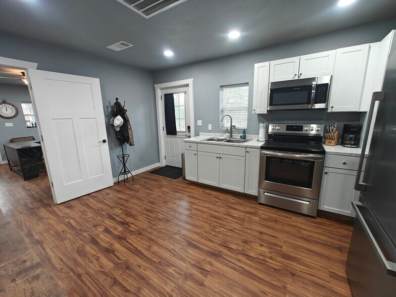 More Photos Of 32514 Highway 82, Cookson Flex For Sale