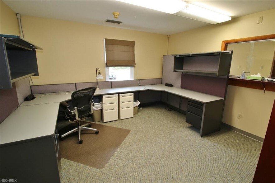 More Photos Of 172 S Friendship Dr, New Concord Medical For Sale