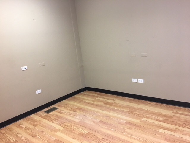 More Photos Of 820 E Terra Cotta Ave, Crystal Lake Office For Sale