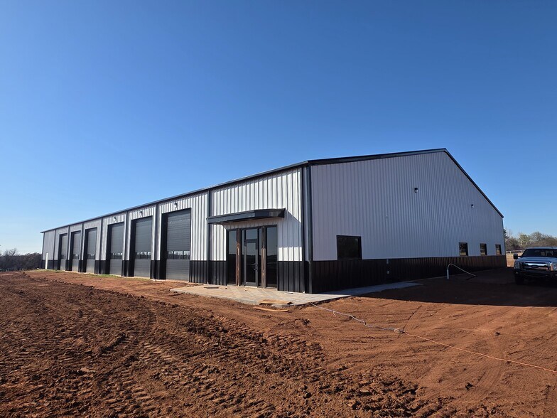 More Photos Of 13530 Pine St, Edmond Flex For Lease