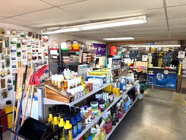 More Photos Of 406 S Dawson St, Meeker Auto Repair For Sale