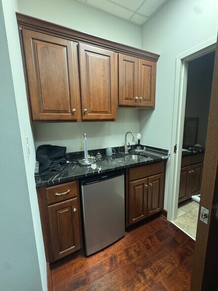 More Photos Of , Indianapolis Office For Sale