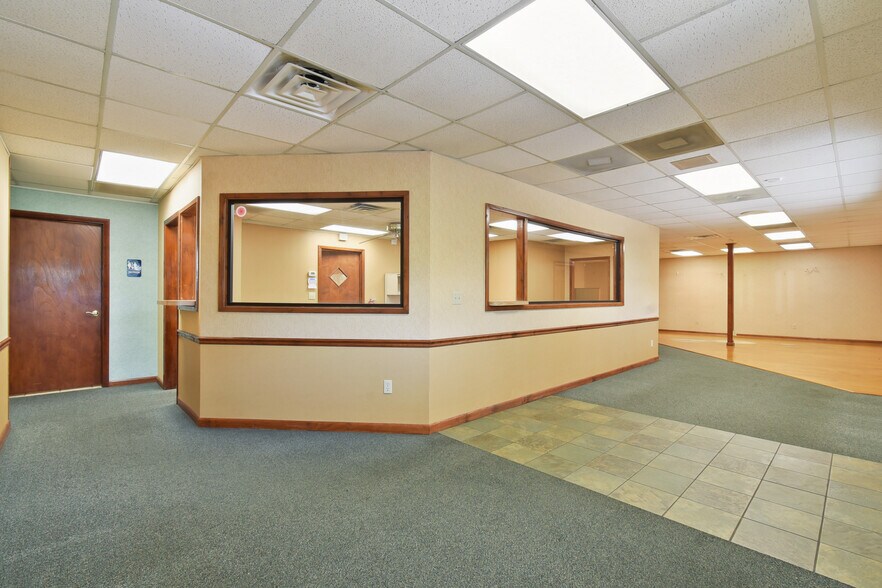 More Photos Of 953 Lane Ave S, Jacksonville Medical For Lease