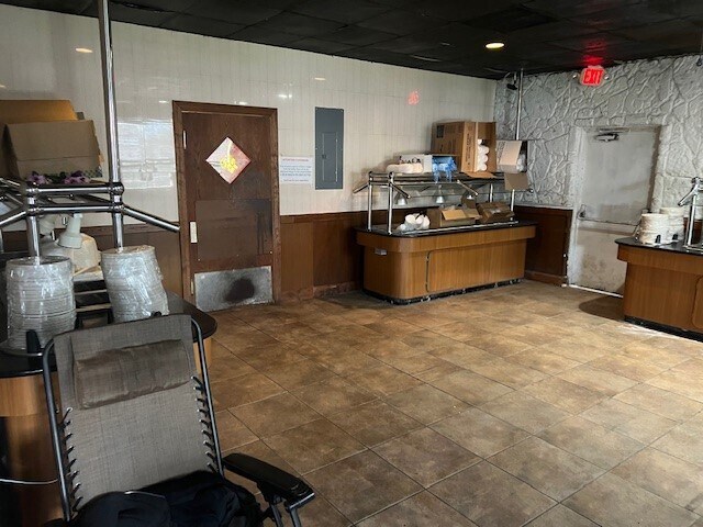 More Photos Of 1975 W Broadway Blvd, Sedalia Restaurant For Sale