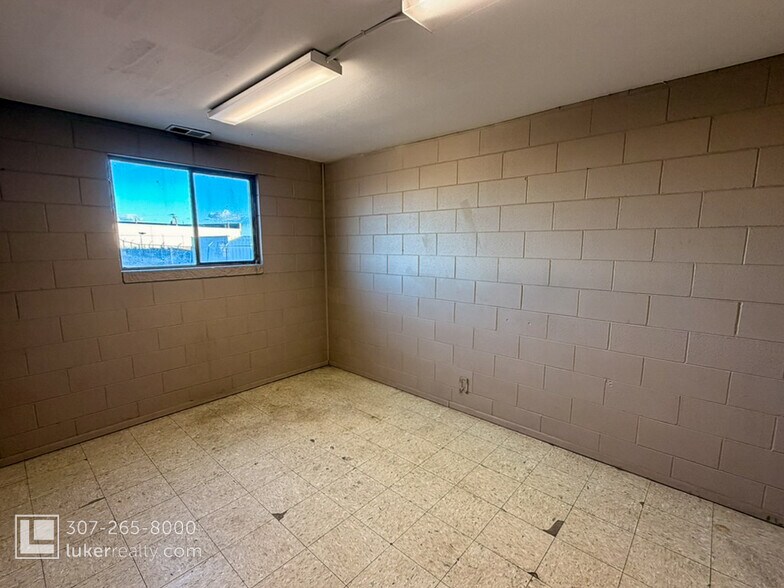 More Photos Of 2279 Six Mile Rd, Casper Distribution For Lease