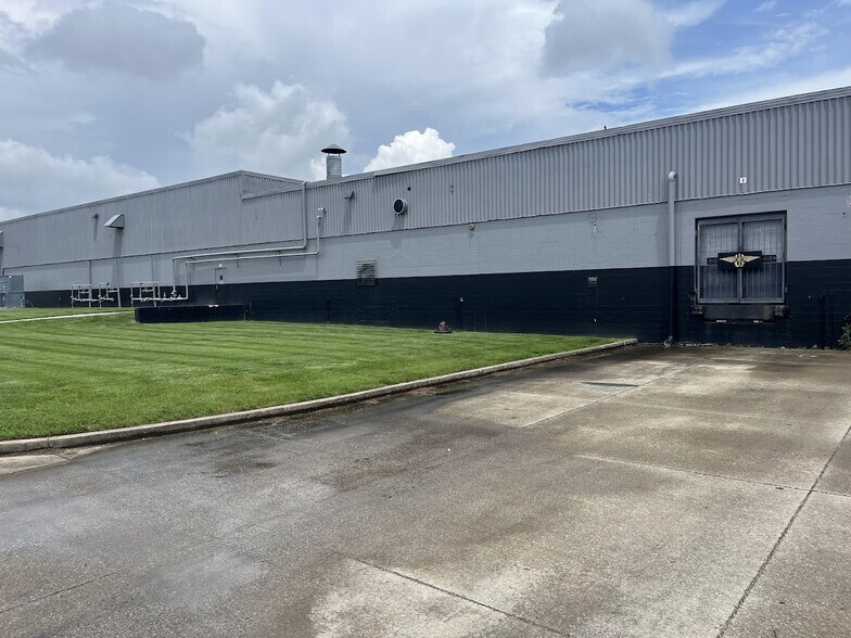 More Photos Of 100 Technology Way, Jeffersonville Manufacturing For Lease