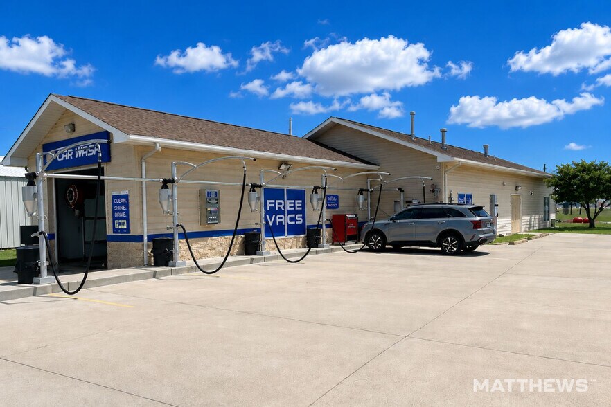 Primary Photo Of 166 Niagara Ave, East Alton Carwash For Sale