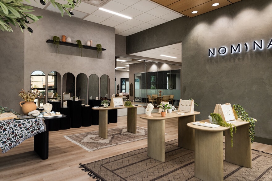 More Photos Of 4505 E Broadway Rd, Phoenix Light Manufacturing For Sale