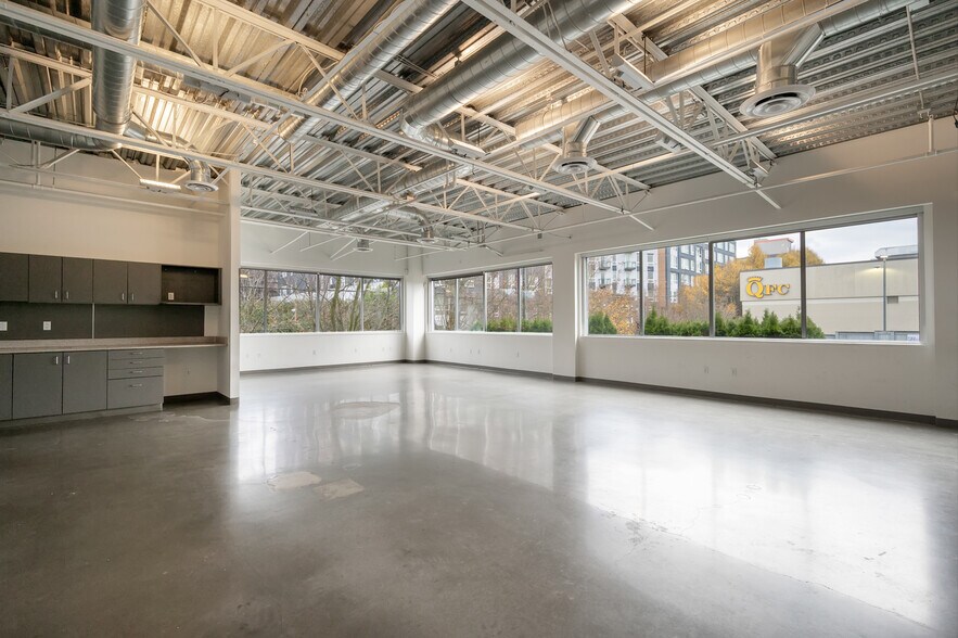 More Photos Of 3257 16th Ave W, Seattle Office For Lease