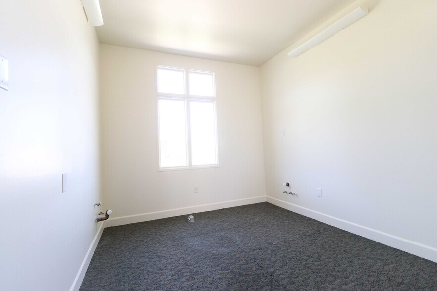 More Photos Of 1005 S 76th Ave, Omaha Medical For Lease