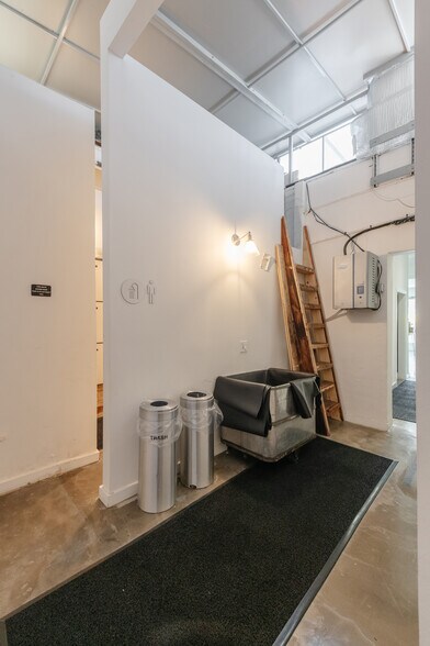 More Photos Of 3308 Highland Ave, Manhattan Beach Storefront Retail Office For Sale