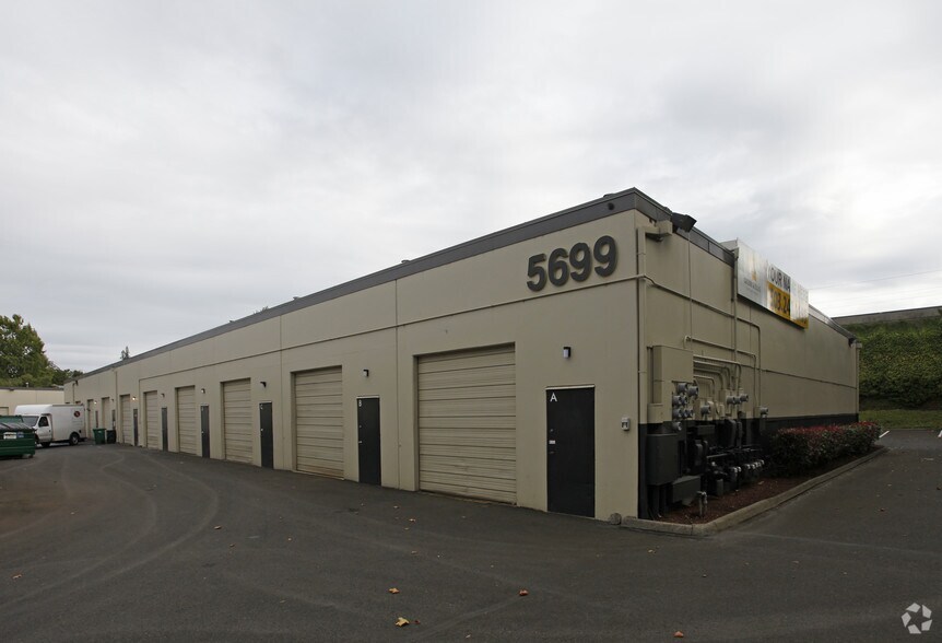 More Photos Of 5699 SE International Way, Milwaukie Warehouse For Lease