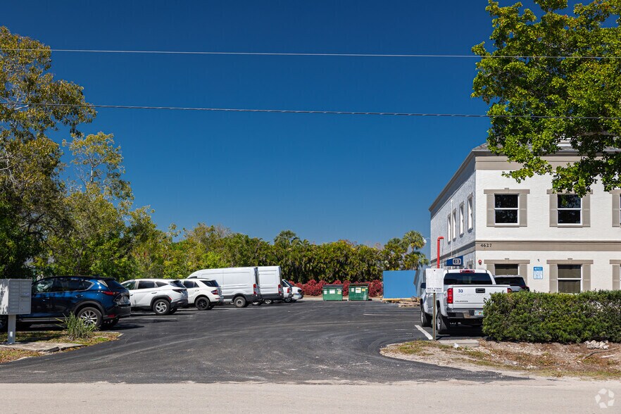 More Photos Of 4627 Arnold Ave, Naples Light Manufacturing For Lease