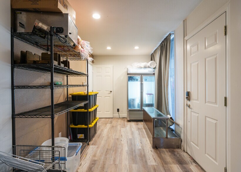 More Photos Of 31120 Riverside Dr, Lake Elsinore Office For Sale