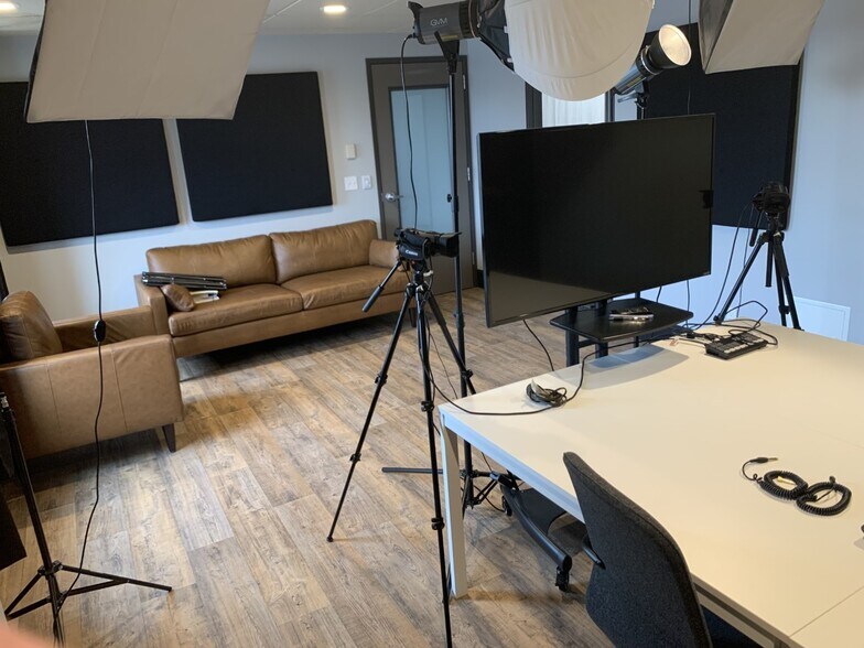 More Photos Of 110 3rd St, Lynden Storefront Retail Office For Lease