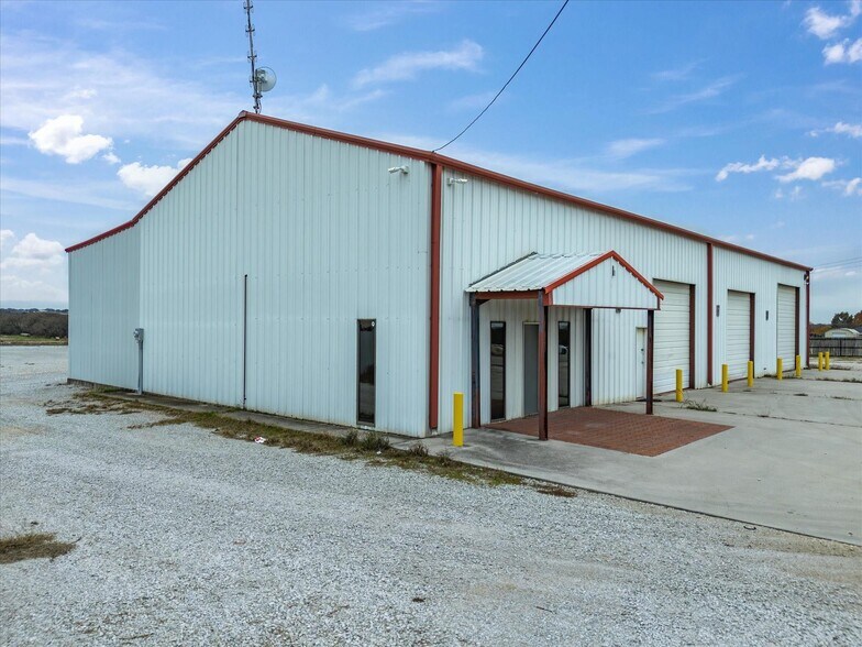 More Photos Of 707 S Wickham St, Alvord Truck Terminal For Lease