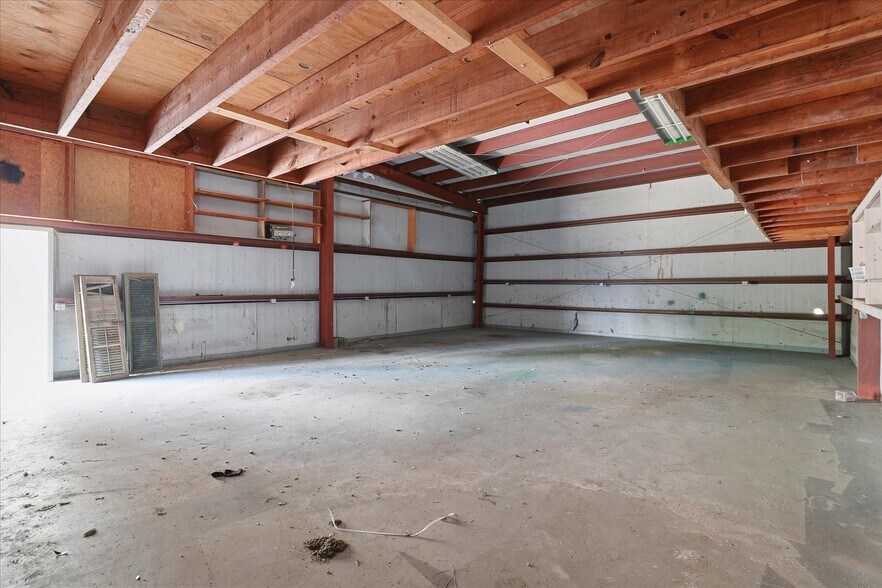 More Photos Of 705 W Saint Bernard Hwy, Chalmette Distribution For Sale