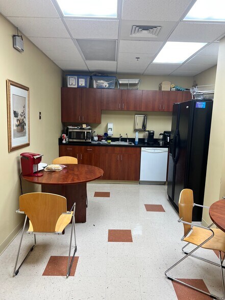 More Photos Of 9615 Keilman St, Saint John Medical For Lease