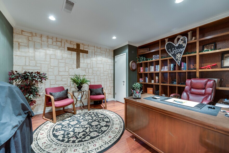 More Photos Of 1001 Austin St, Midland Religious Facility For Sale
