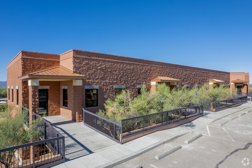 More Photos Of 7490 N Oracle Rd, Tucson Unknown For Lease