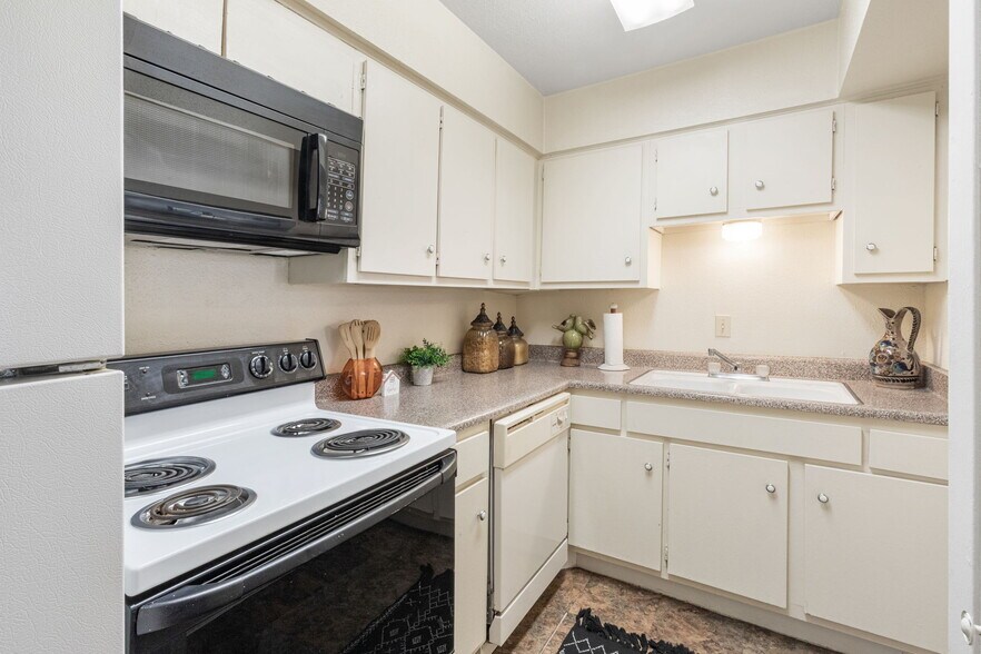 More Photos Of 2451 Lake Rd, Huntsville Apartments For Sale