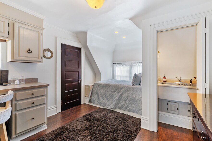 More Photos Of 409 N Jefferson St, New Castle Office Residential For Sale