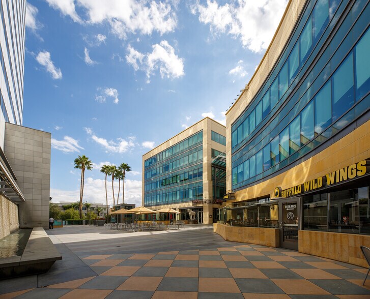 More Photos Of 15301 Ventura Blvd, Sherman Oaks Unknown For Lease