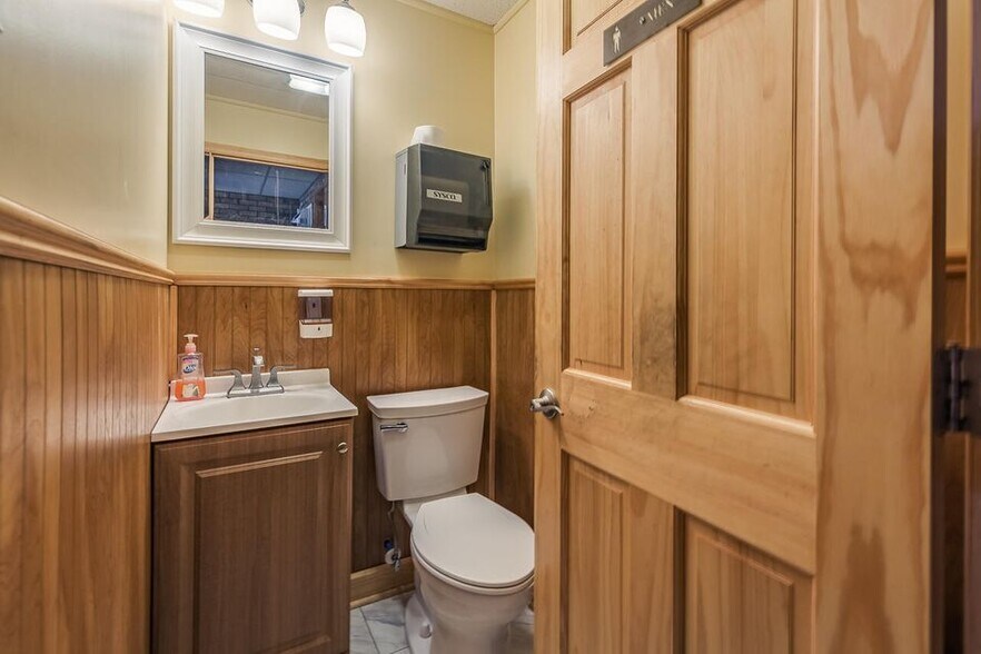 More Photos Of 1 William St, Hagaman Restaurant For Sale