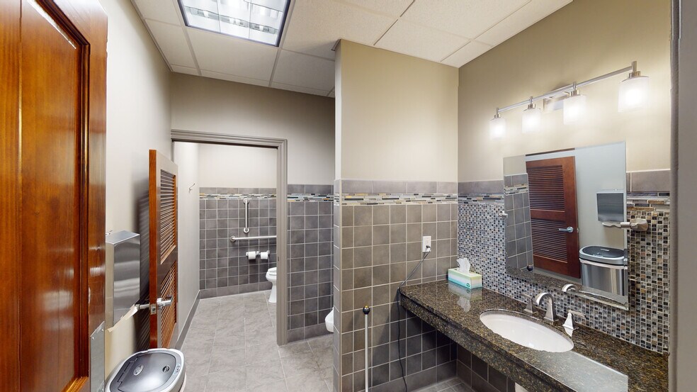 More Photos Of 2720 Centennial Rd, Toledo Office For Sale