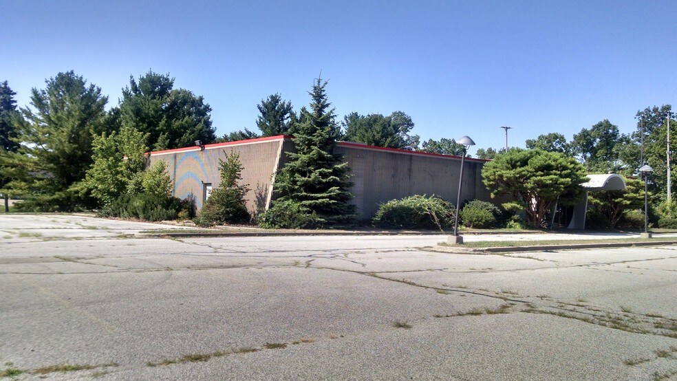 More Photos Of 375 Gin Chan Ave, Muskegon Restaurant For Sale