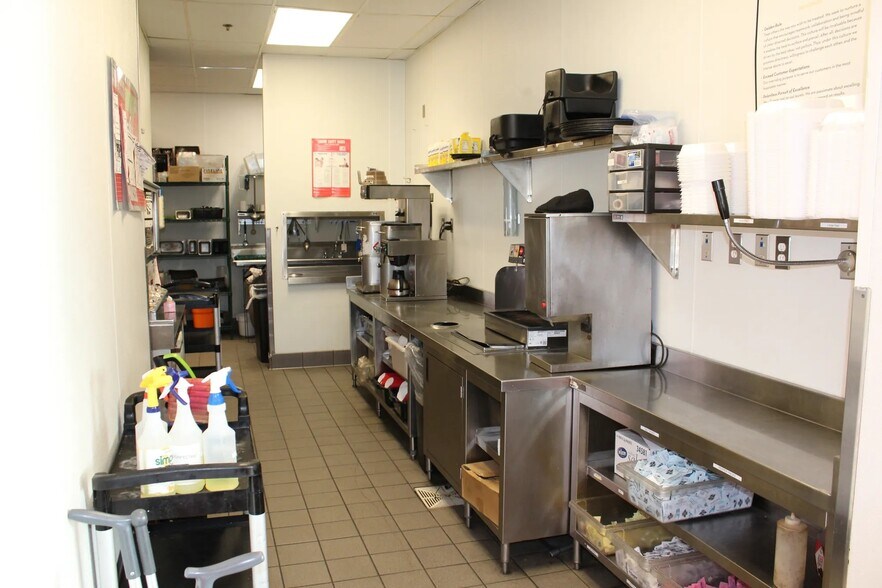 More Photos Of 300 Riverwind Dr, Pearl Restaurant For Sale