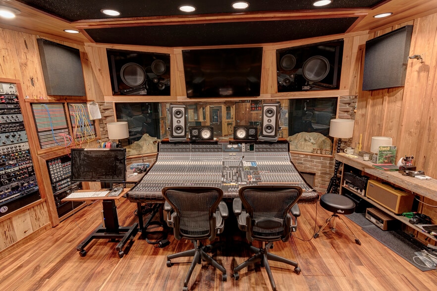 More Photos Of 114-116 17th Ave S, Nashville Office For Sale