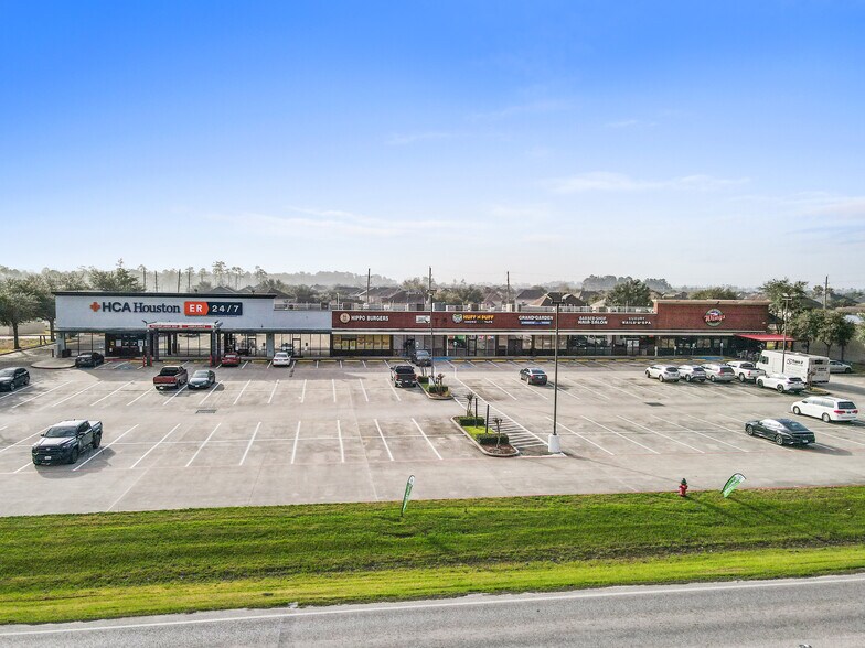 More Photos Of 5324 Atascocita Rd, Humble Storefront For Sale