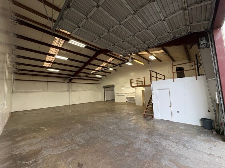 More Photos Of 9260 SE 74th Ave, Portland Industrial For Lease