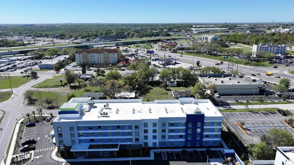 More Photos Of 1034 Woodland dr, Lakeland Office For Sale