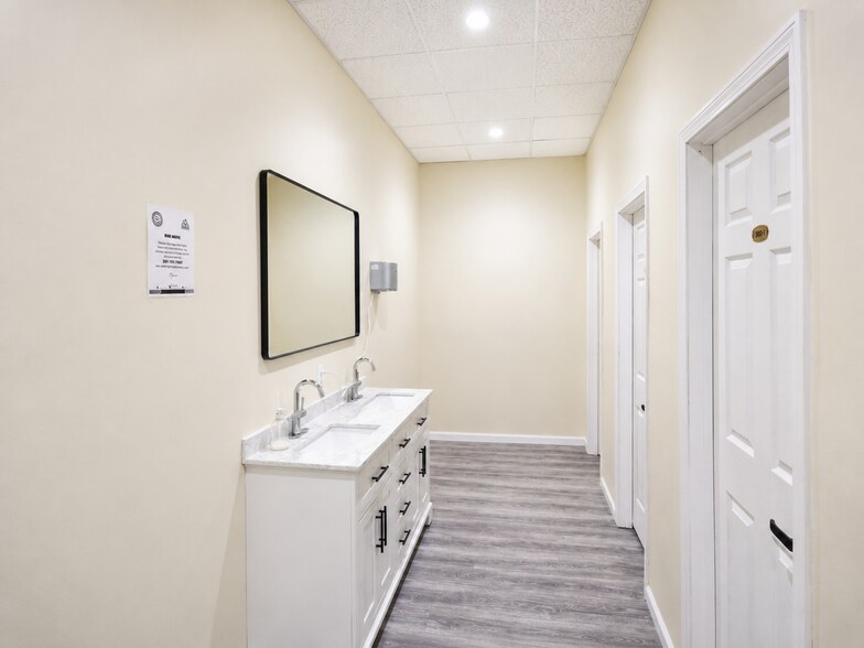 More Photos Of 17 Wood St, West Haven Unknown For Lease