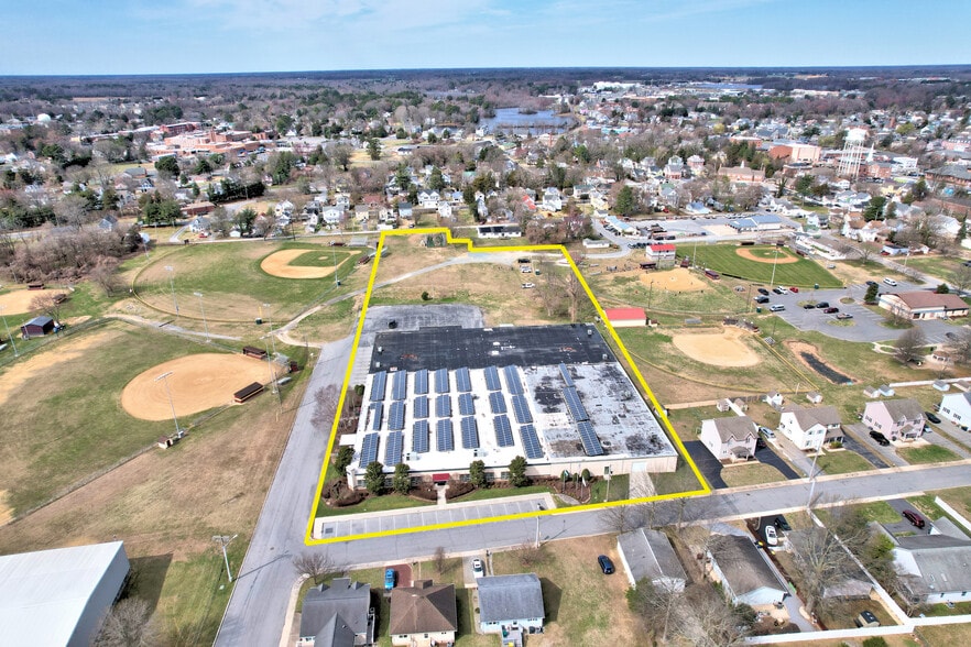 More Photos Of 301 SE 4th St, Milford Flex For Sale