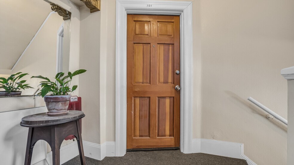 More Photos Of 1000 E 33rd St, Oakland Apartments For Sale