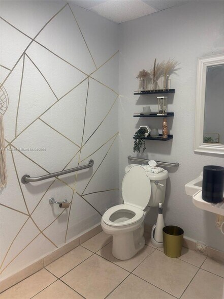 More Photos Of 828 Pembroke Rd, Hallandale Unknown For Lease