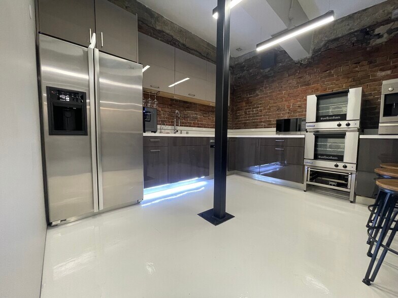 More Photos Of 311 Grant Ave, San Francisco Storefront For Lease