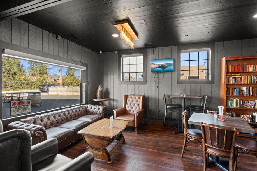 More Photos Of The Toasted Barrel, Grants Pass Restaurant For Sale