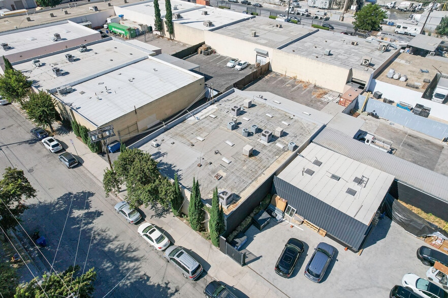 More Photos Of 6943 Eton Ave, Canoga Park Manufacturing For Lease