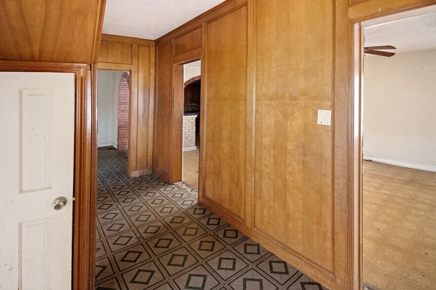 More Photos Of 1333-1335 Yale St, Houston General Retail For Sale